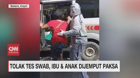 VIDEO: Tolak Tes Swab Covid-19, Ibu & Anak Dijemput Paksa