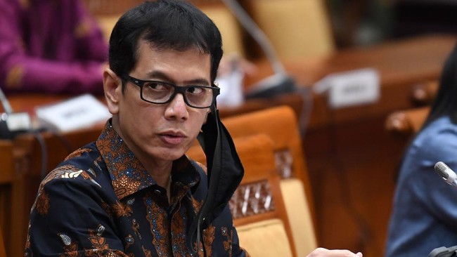 Meparekraf Wishnutama mengatakan 4 masalah yang dihadapi pelaku UMKM sektor ekonomi kreatif antara lain, bahan baku, permintaan dan modal.