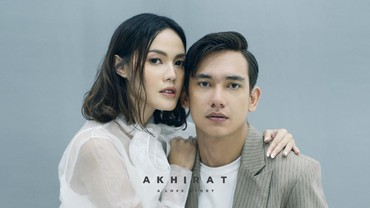 img-title Sinopsis 'Akhirat: A Love Story', Kisah Cinta Beda Agama Adipati Dolken