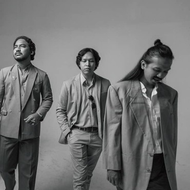 Lirik Lagu Maju - Feast