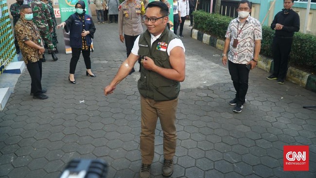Ridwan Kamil mengaku disuntik di bagian lengan kiri sama seperti relawan lainnya mulai dari kepala Pangdam dan Kepala Kejati Jawa Barat.