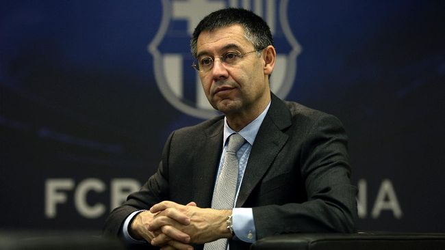 Eks Presiden Barcelona Bartomeu Dibebaskan dari Tahanan Mantan Presiden Barcelona Josep Bartomeu dibebaskan pada Selasa (2/3) waktu setempat usai menjalani penahanan karena dugaan korupsi Barcagate