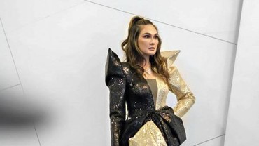 img-title Hanya Cari Pria Setia, Luna Maya Tak Masalah Nikah di KUA