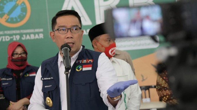 Ridwan Kamil mengimbau pimpinan perusahaan dan pekerja untuk sungguh-sungguh menerapkan protokol kesehatan tidak hanya di tempat kerja, tapi di semua lokasi.