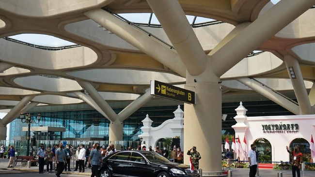 General Manager Bandara YIA Agus Pandu Purnama mengatakan jumlah penumpang di bandara tersebut melonjak menjelang momen liburan Natal dan Tahun Baru 2023.