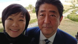 Shinzo Abe dan Akie Abe Dipisahkan oleh Maut, Ini Kisah Cintanya Selama 30 Tahun Menikah Tanpa Anak!