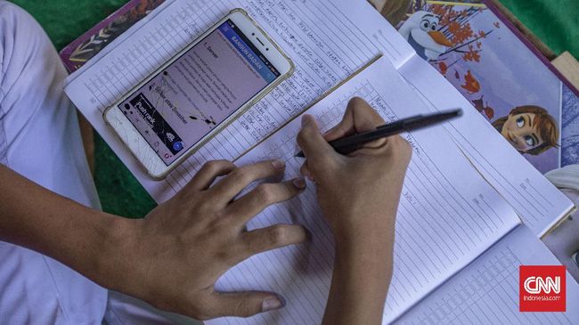 Guru Minta Kuota Gratis Lanjut 2021, Kemendikbud Masih Godok Perhimpunan untuk Pendidikan dan Guru menyebut belajar jarak jauh masih tetap berlangsung meskipun pembelajaran tatap muka sudah diizinkan pada tahun depan.