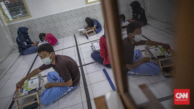 Pengamat dari Vox Populi Institute Indonesia itu juga khawatir data para penerima bantuan kuota gratis disalahgunakan untuk kepentingan politik hingga bisnis.
