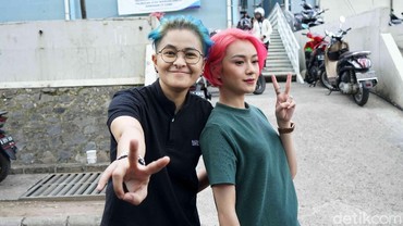 img-title Kepergok Pakai Cincin Kawin, Dara The Virgin Udah Nikah?