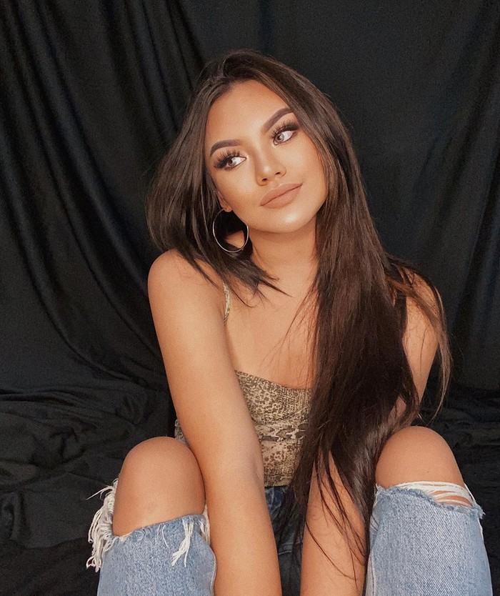 Hasil makeup ini tak terlepas dari kepiawaian dan kesukaan Shafa dalam merias. Ia tak memukuri bahwa inspirasi makeup-nya datang dari sang idola, Kylie Jenner. Sejak kecil, ia sudah mencintai serta mulai mempelajari makeup. Ketika berada di Australia, selebgram cantik itu semakin mendalami dunia makeup. (Foto: www.instagram.com/shafaharris)