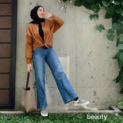 Ingin Tetap Sopan Pakai Jeans Meski Berhijab? Coba Tips Padu Padan Ini