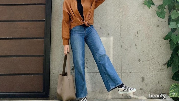 Ingin Tetap Sopan Pakai Jeans Meski Berhijab? Coba Tips Padu Padan Ini