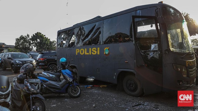 Anggota Komisi I DPR RI meminta TNI-Polri merumuskan ulang cara meredam konflik pascaperusakan Mapolsek Ciracas, Jakarta Timur, Sabtu (29/8) dini hari.