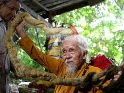 Pria Vietnam Punya Rambut 5 Meter, Tak Pernah Dicuci-Disisir Selama 80 Tahun