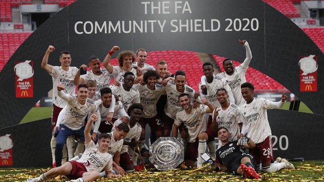 Sedikitnya ada tujuh fakta penting Arsenal juara Community Shield usai mengalahkan Liverpool di Stadion Wembley, Sabtu (28/8).
