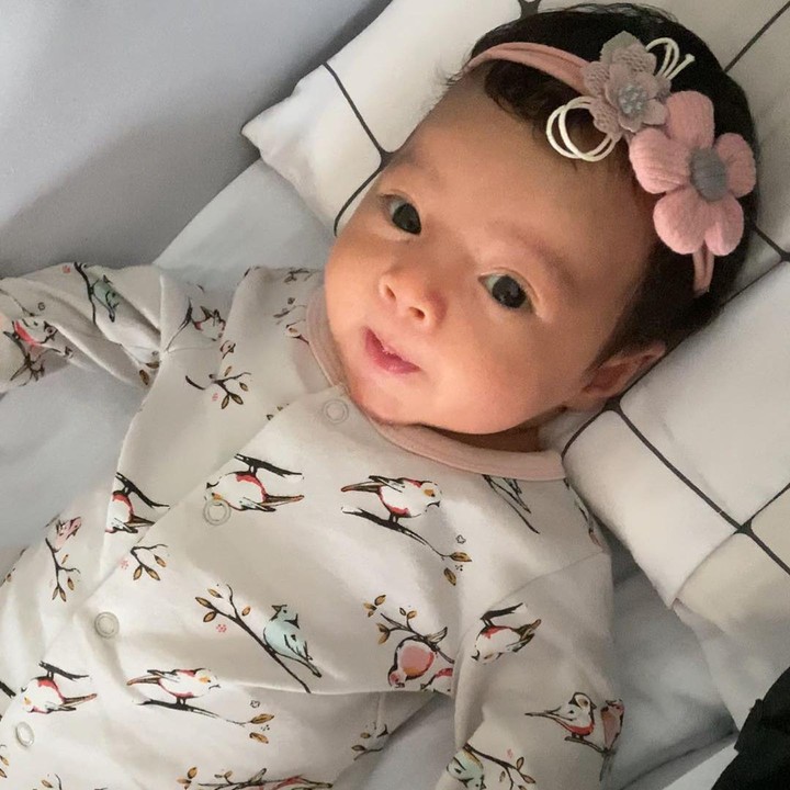 <p>Bayi perempuan yang Rianti lahirkan ini diberi nama Cara Rose Kanaya Nainggolan. Namanya cantik ya, Bunda?(Foto: instagram @casalfonso, @riantic)</p>