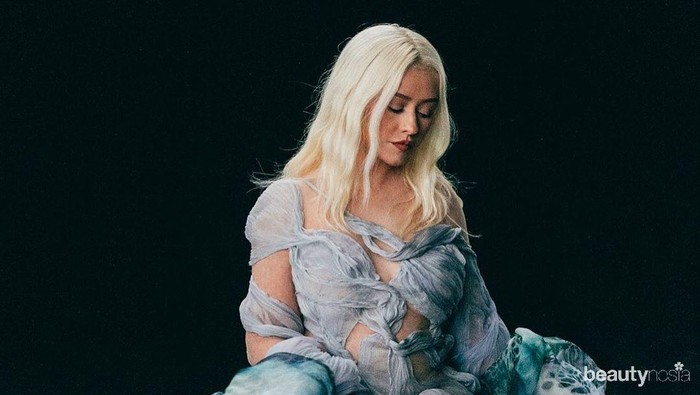 Christina Aguilera Tampil Menghayati Saat Nyanyikan Lagu 'Reflection' OST Mulan