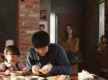 Perasaan Lee Joon Gi Perankan Sosok Ayah di DraKor 'Flower of Evil'