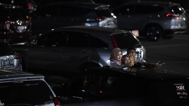 FOTO: Ramai Konser Musik 'Drive-in' Pertama di Jakarta