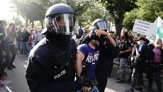 FOTO: Jerman Dilanda Demo Anti Corona