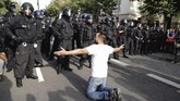 FOTO: Jerman Dilanda Demo Anti Corona Jerman dilanda aksi unjuk rasa menentang kebijakan lockdown yang dilakukan pemerintah demi menekan penyebaran virus corona.