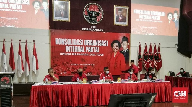 Sejumlah pengurus pusat PDI Perjuangan bertandang ke Surabaya untuk melakukan konsolidasi seiring belum keluarnya rekomendasi calon Pilkada Surabaya 2020.