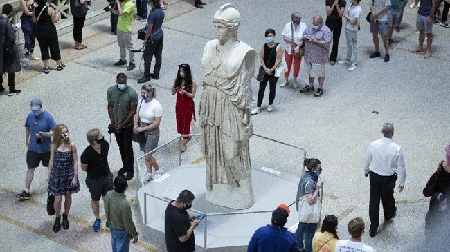 Metropolitan Museum of Art (The Met) di New York dibuka kembali pada hari Sabtu (29/8) disertai dengan protokol kesehatan yang ketat.