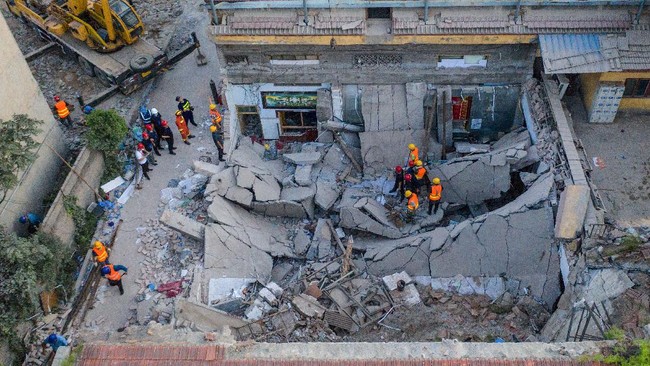 Bangunan dua lantai di daerah Xiangfen, provinsi Shanxi, runtuh pada Sabtu (29/8) pagi saat perayaan pesta ulang tahun ke-80.