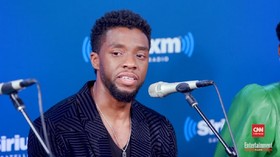 VIDEO: Momen Boseman Kenang 2 Fans Meninggal Karena Kanker