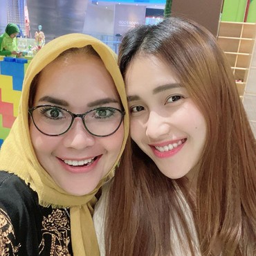 Netizen Komentar Soal Nagita, Ibunda Ayu Ting Ting: Makanya Jaga Suami