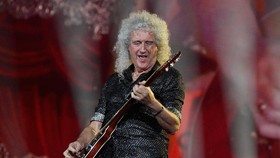 Eric Clapton Kritik Vaksin Covid-19, Brian May Beri Pandangan