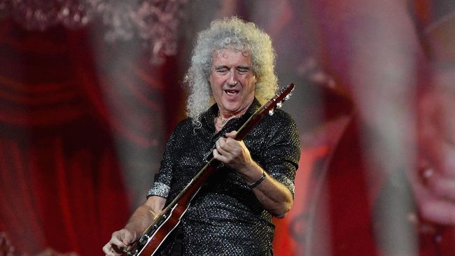 Brian May mengaku dekat dengan Taylor Hawkins karena drummer Foo Fighters itu adalah penggemar berat Queen.