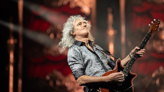 Brian May, gitaris band Queen, mengungkapkan sempat mengalami stroke ringan yang membuat tangan kirinya tidak bisa bergerak.
