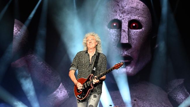 Gitaris Queen Brian May mengaku bakal menghindari tampil di AS untuk sementara ini. Negara yang dipimpin Donald Trump itu dinilai terlalu berbahaya.