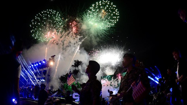 Malaysia merayakan Hari Kemerdekaan yang ke-63 di Dataran Pahlawan Putrajaya, Senin pagi (31/8) dalam suasana pandemi virus corona.