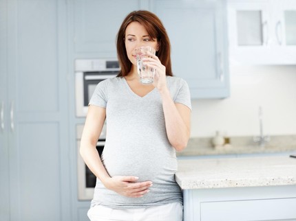 9 Tanda Ibu Hamil Kurang Minum Air Putih, Bunda Perlu Tahu