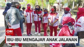 VIDEO: Ibu-Ibu Mengajar Anak Jalanan