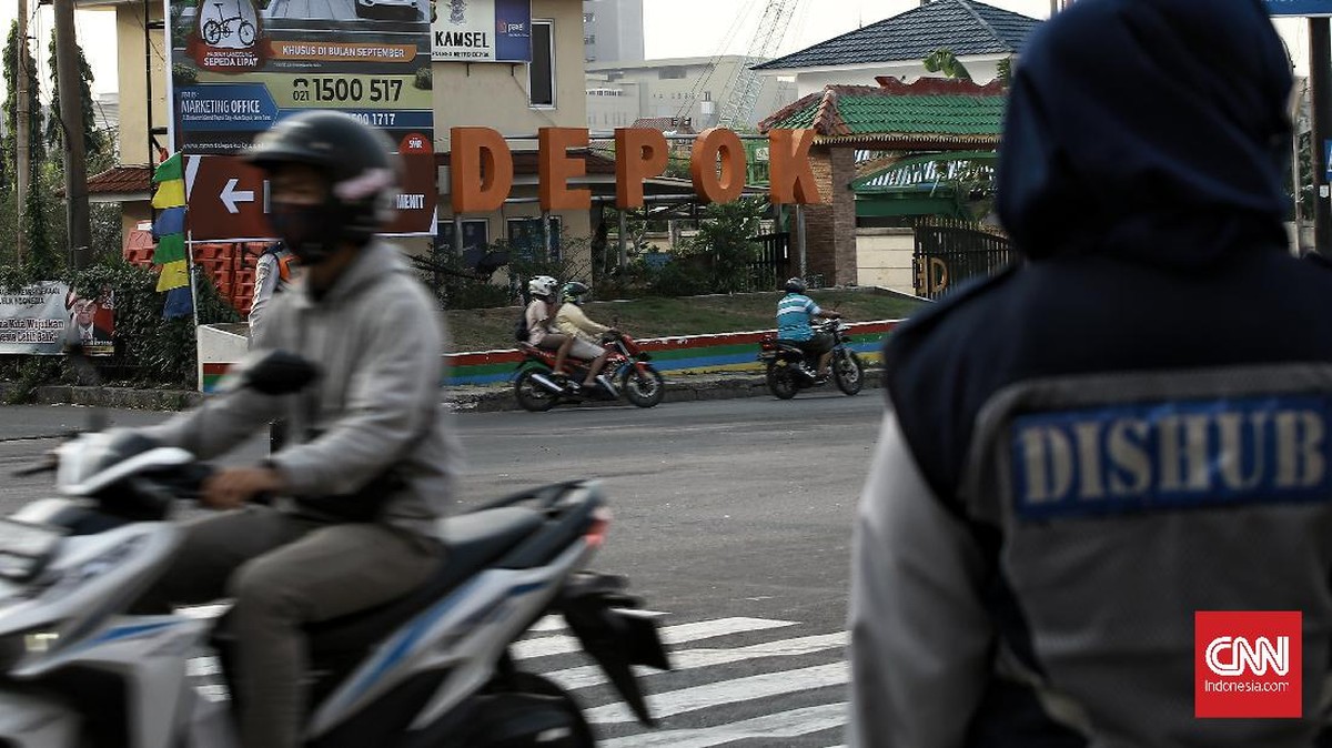 FOTO: Denyut Kota Depok di Hari Pertama Jam Malam