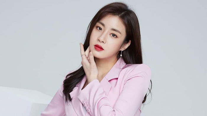 Kang Sora Resmi Menikah, Sosok Suami Jadi Sorotan