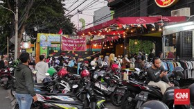 Viral Kerumunan Restoran di Padang: Kita Enggak Ada Lockdown