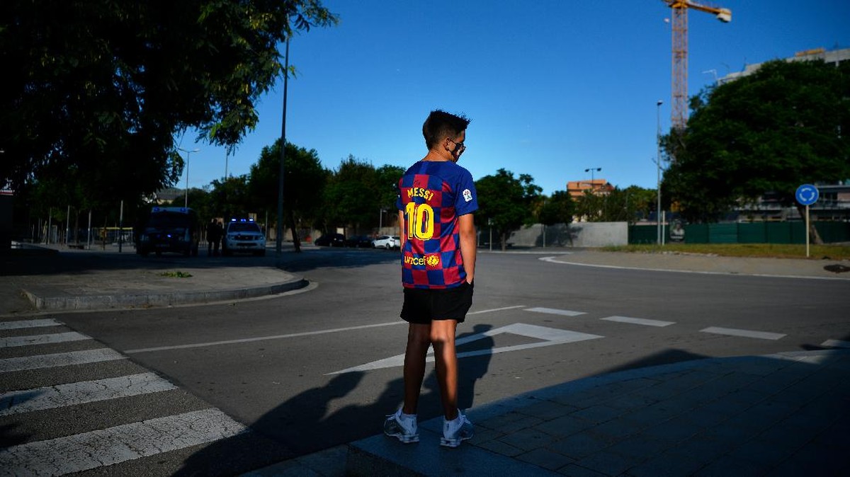 FOTO: Menanti Messi Tak Kunjung Tiba