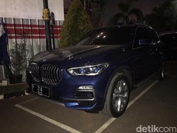 Teranyar dari Pinangki, BMW Semiliar Lebih Terparkir di Gedung Bundar