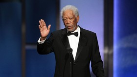 Rusia Cekal Ratusan Warga AS, Termasuk Morgan Freeman