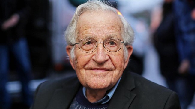 Pemikir asal AS, Noam Chomsky, menyatakan dukungan terhadap advokat HAM, Veronica Koman, yang didesak mengembalikan dana beasiswa LPDP.