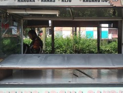 Belasan Gerobak PKL di Jaktim Juga Dirusak, TNI Catat Kerusakan