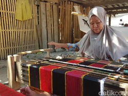 Dampak Corona, Perajin Sarung Khas Mandar Butuh Bantuan Modal