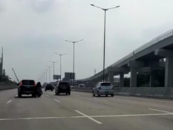 Rambu-Rambu Tol di Indonesia Sudah Jelas, Tidak Ada Alasan Pemotor Menerobos
