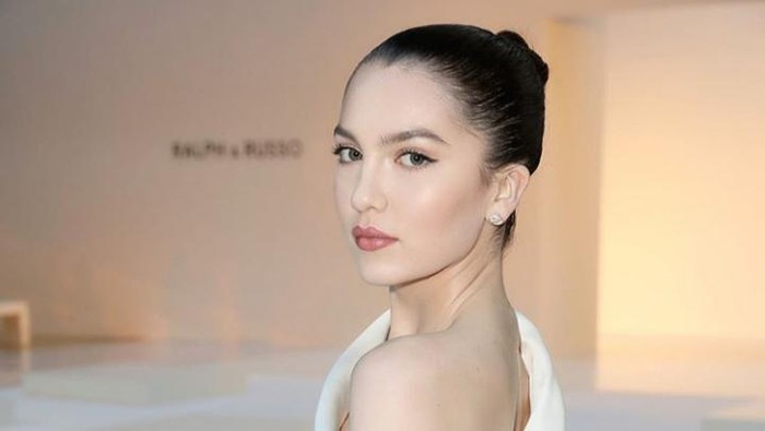 Pesona Super Model Maya Henry, Tunangan Liam Payne