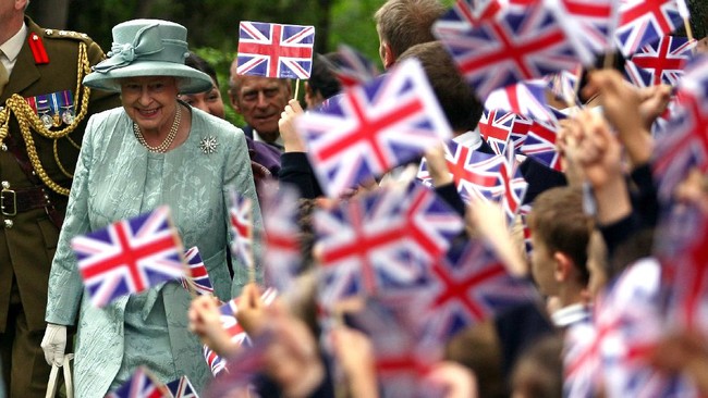Ratu Elizabeth II dari Inggris diminta mengurangi aktivitas setelah sempat dirawat di rumah sakit akibat masalah kesehatan baru-baru ini.
