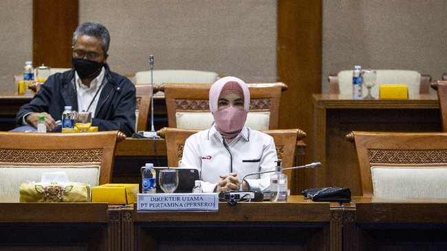 Pertamina memperkirakan konsumsi pertalite tembus 28,5 juta kiloliter, melebihi target yang hanya 23 juta kiloliter, solar 17,2 juta kiloliter pada akhir 2022.